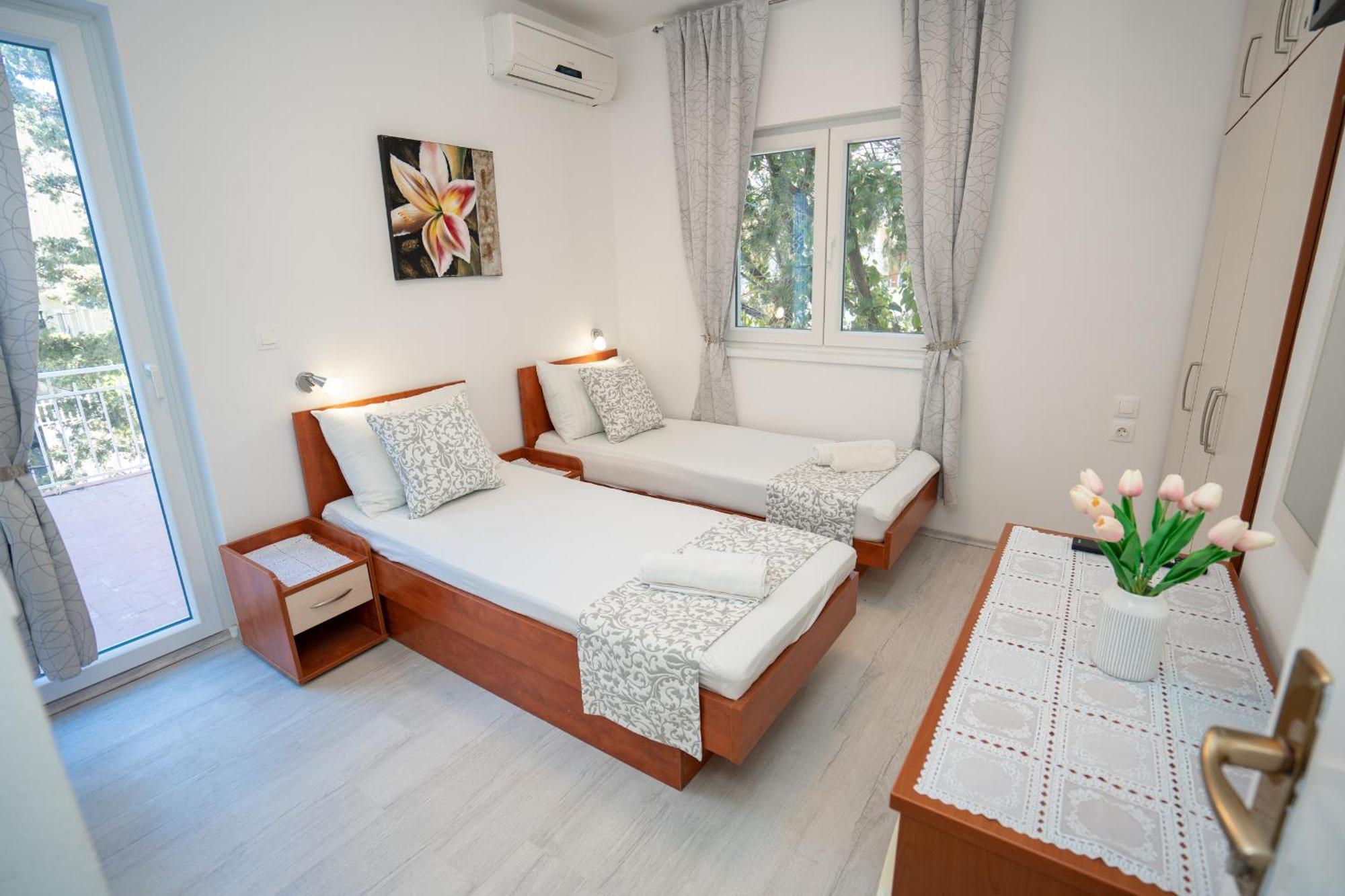 Pool Mansion Magnolia - Comfort Rooms Novalja Exterior foto
